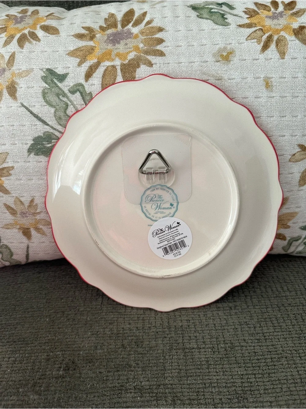 The Pioneer Woman Cream Scalloped Wall Plate with Red Trim